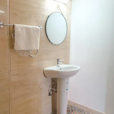 Serenityone - Centrally Located One Bedroom Apartment *