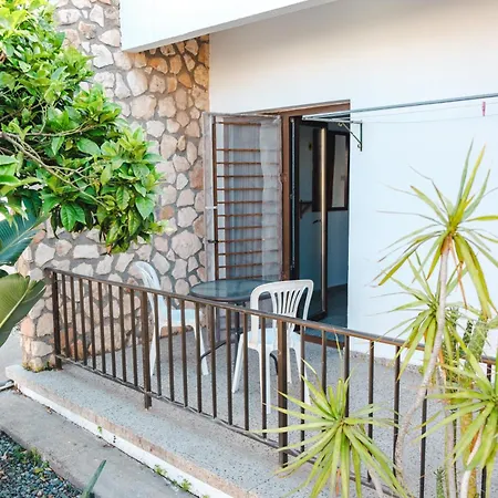 Serenityone - Centrally Located One Bedroom Apartment *