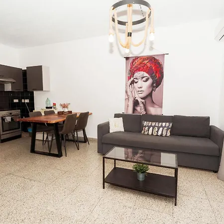 Serenityone - Centrally Located One Bedroom