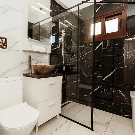 Serenityone - Centrally Located One Bedroom *