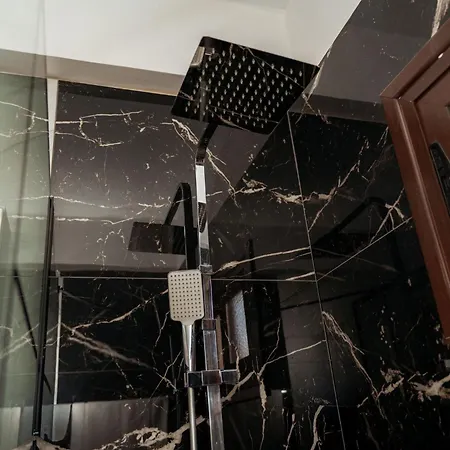 Serenityone - Centrally Located One Bedroom Lejlighed