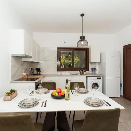 Serenityone - Centrally Located One Bedroom