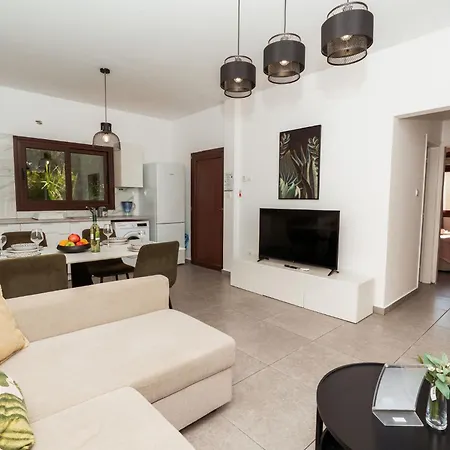 Serenityone - Centrally Located One Bedroom Ayia Napa