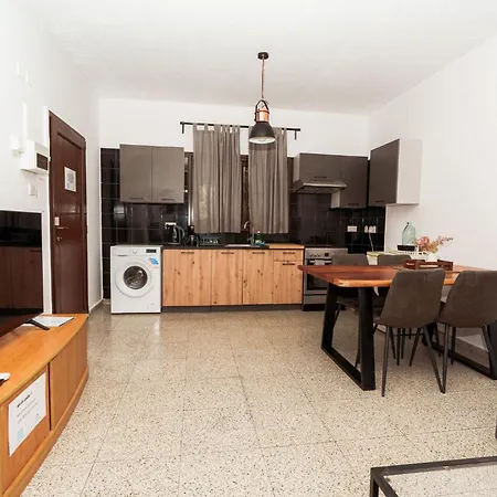 Serenityone - Centrally Located One Bedroom Lejlighed *