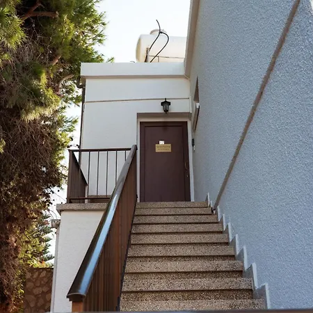 Serenityone - Centrally Located One Bedroom *