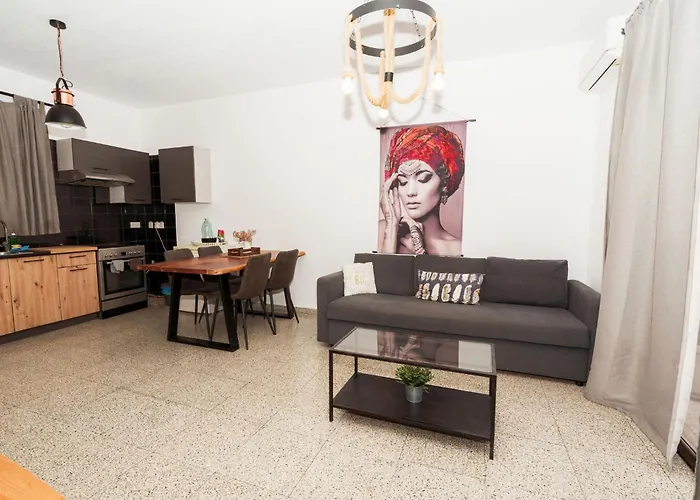 Serenityone - Centrally Located One Bedroom