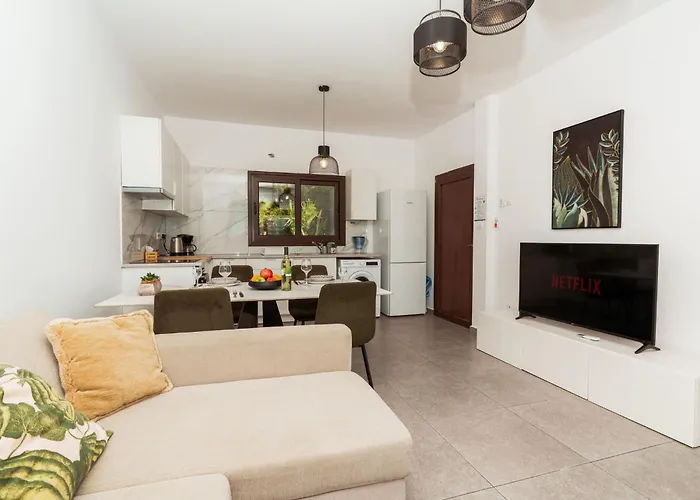 Serenityone - Centrally Located One Bedroom Appartement *