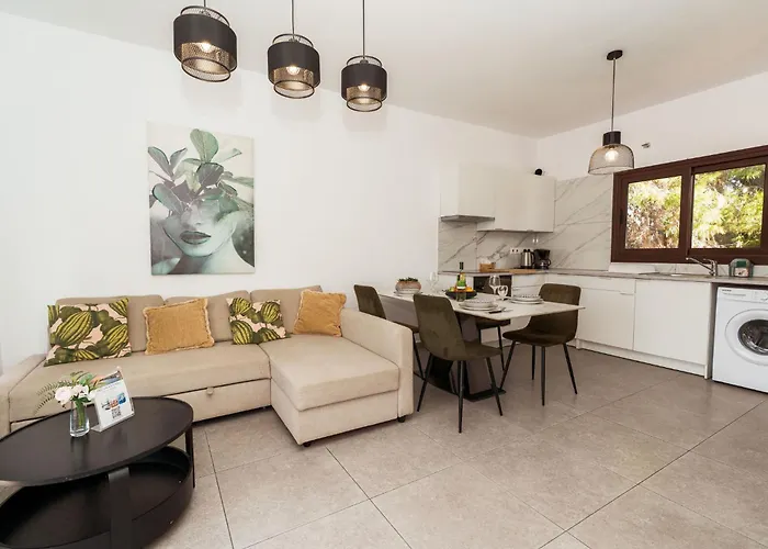 Serenityone - Centrally Located One Bedroom Appartement Ayía Nápa