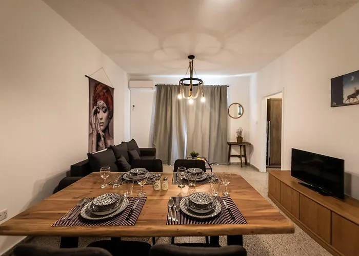 Serenityone - Centrally Located One Bedroom