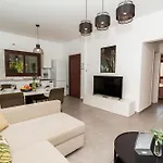 Serenityone - Centrally Located One Bedroom Aya Napa