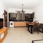 Serenityone - Centrally Located One Bedroom Appartamento *