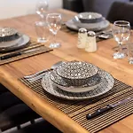 Serenityone - Centrally Located One Bedroom *