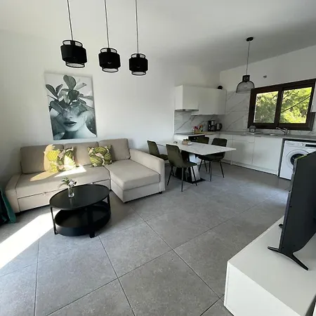 Serenityone - Centrally Located One Bedroom