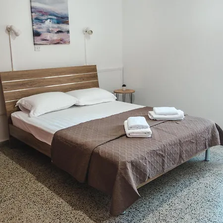 Serenityone - Centrally Located One Bedroom *