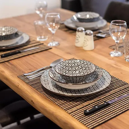 Serenityone - Centrally Located One Bedroom *