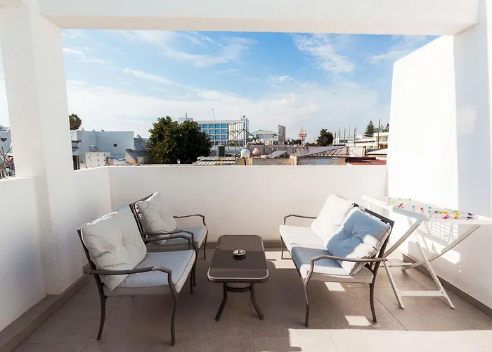 Serenityone - Centrally Located One Bedroom *