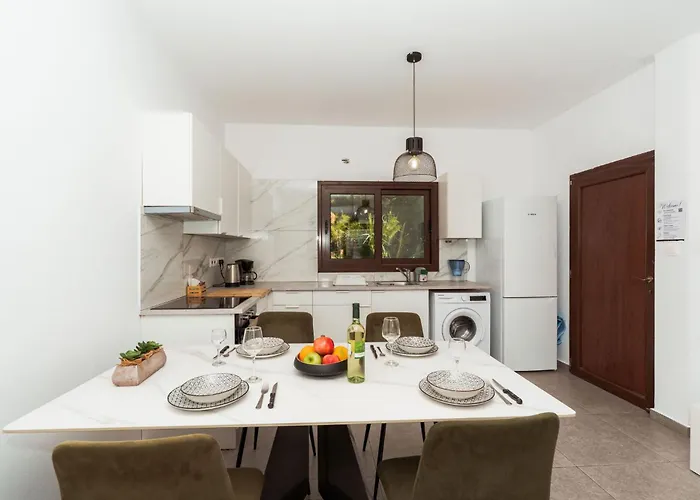 Serenityone - Centrally Located One Bedroom