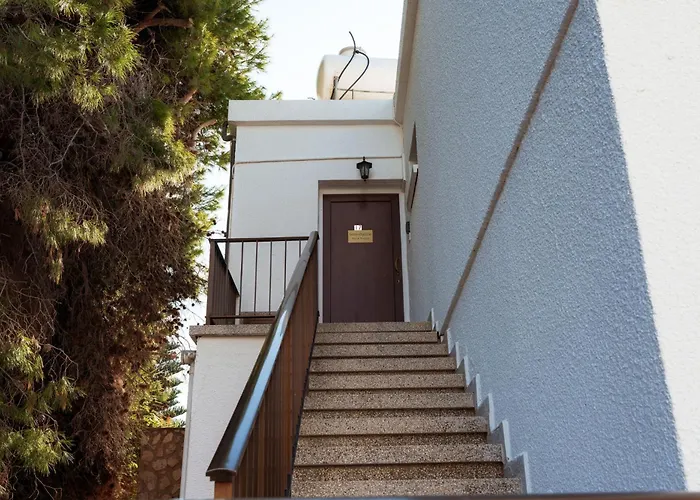 Serenityone - Centrally Located One Bedroom *