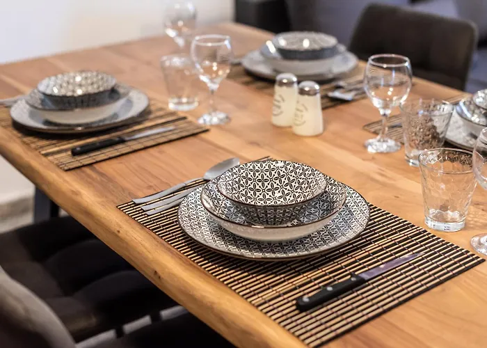 Serenityone - Centrally Located One Bedroom *